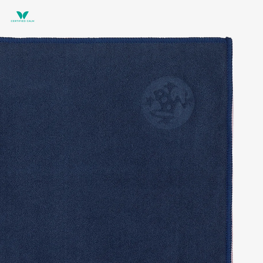 Manduka eQua® Hot Yoga Mat Towel - Midnight 2.0